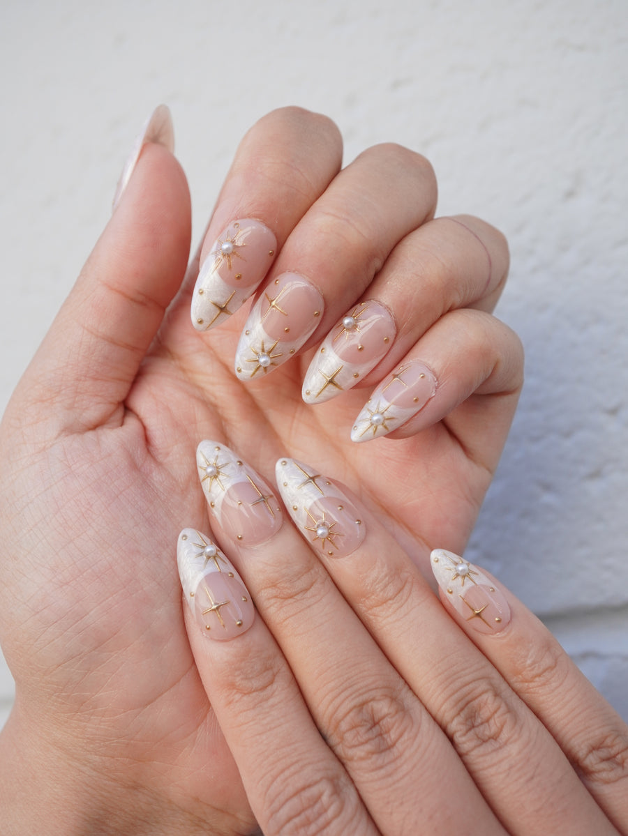Salon-quality 3D gel nails that actually last.