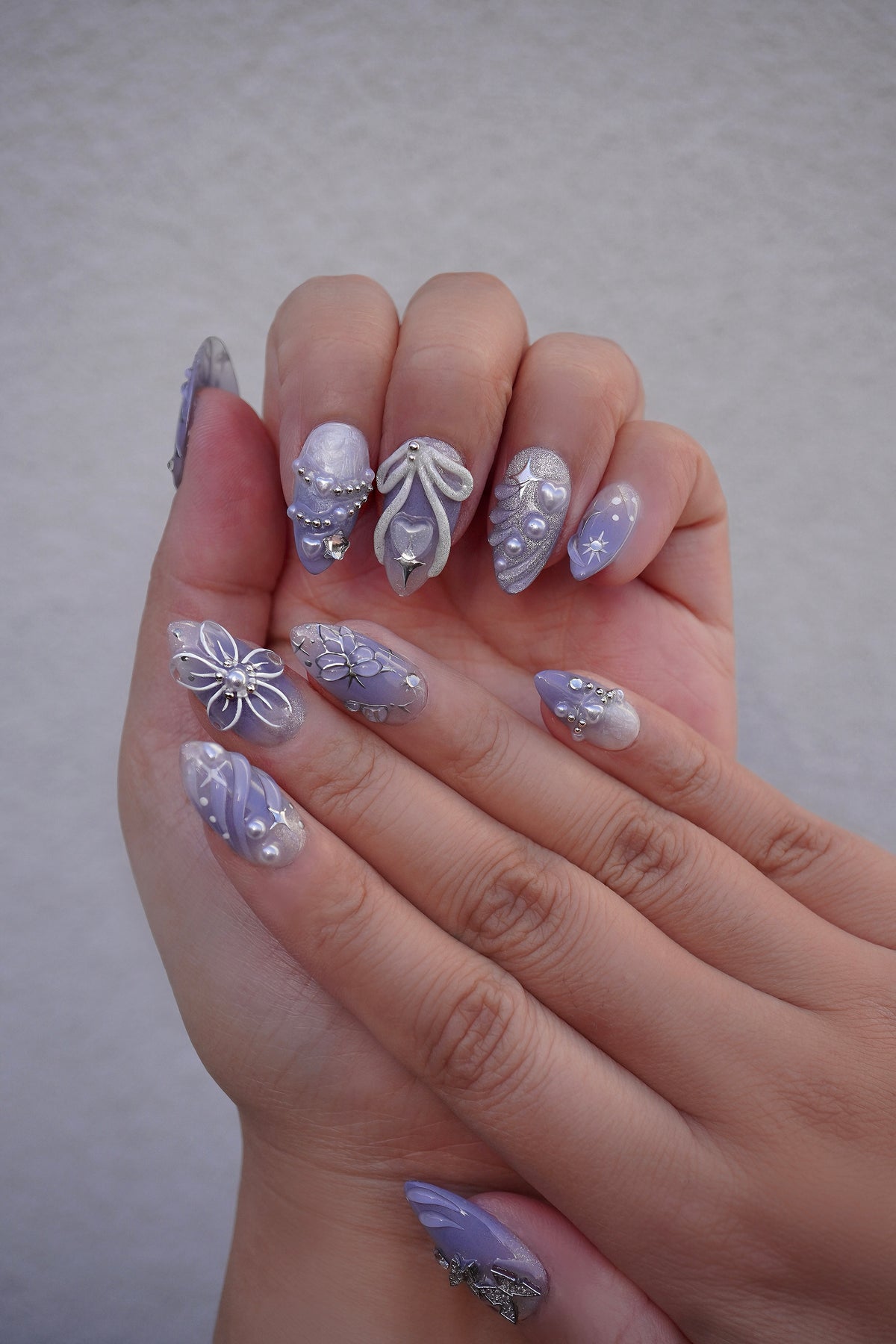 Salon-quality 3D gel nails that actually last.