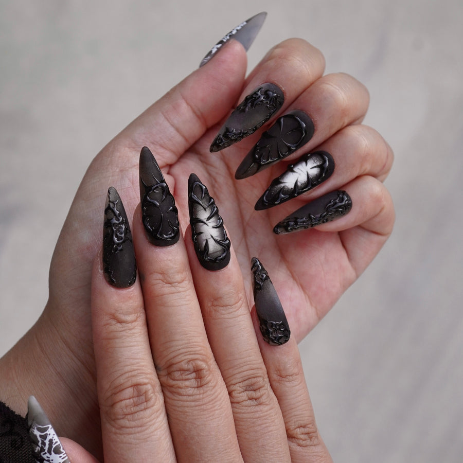 Salon-quality 3D gel nails that actually last.